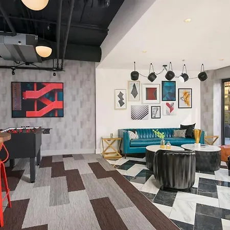 Apartment Downtown Penthouse 3bd Views Parking Gym #2 *