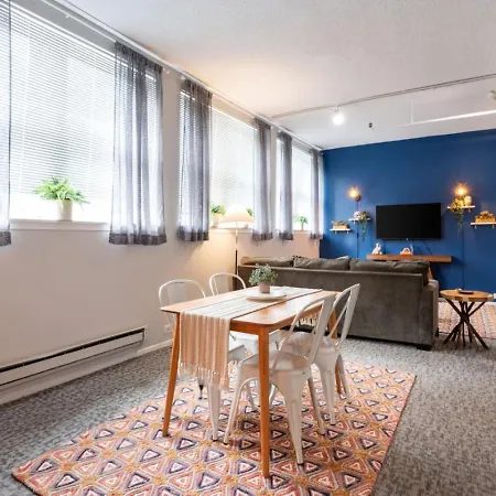 Apartment Sleep 14 Downtown, Vintage 5bd-2ba Gym & Patio