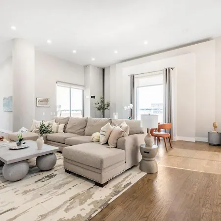 Downtown Penthouse Views Gym, Parking #1 Apartment *