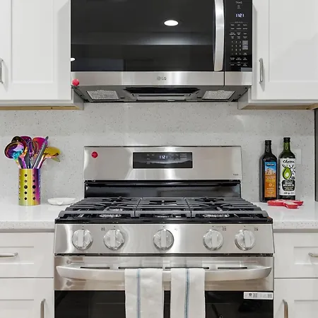 Apartment Fully Updated Jr, 1 Bed, Steps From Lincoln Park