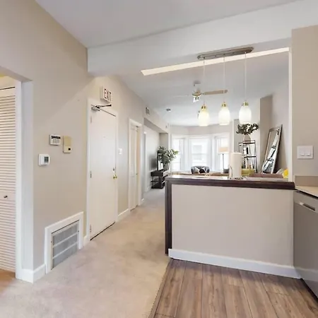 Apartment Chic River North Retreat *