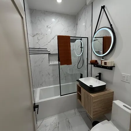 Living Like A Local In The Heart Of Bronzeville Apartment *