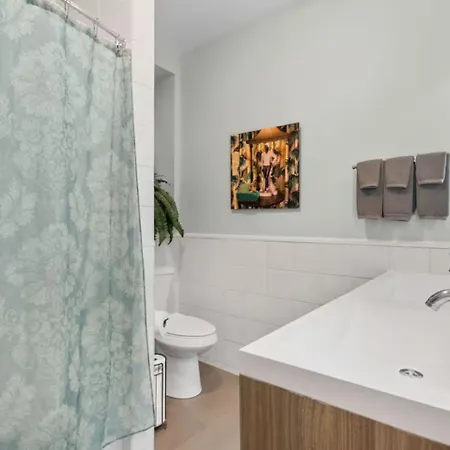Secret Gallery On The Park - 2bd/1ba Apartment