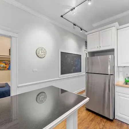 Secret Gallery On The Park - 2bd/1ba Apartment