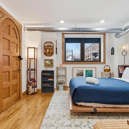 Apartment Fully Updated Jr, 1 Bed, Steps From Lincoln Park *