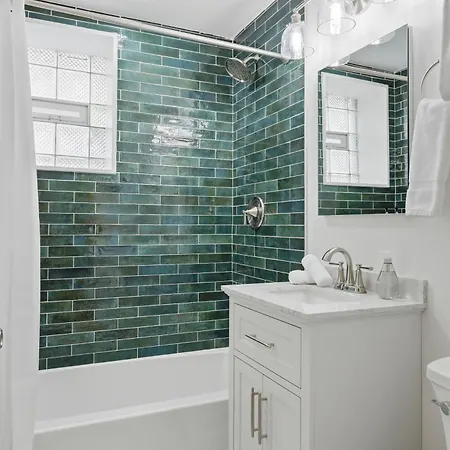 Fully Updated Jr, 1 Bed, Steps From Lincoln Park Chicago