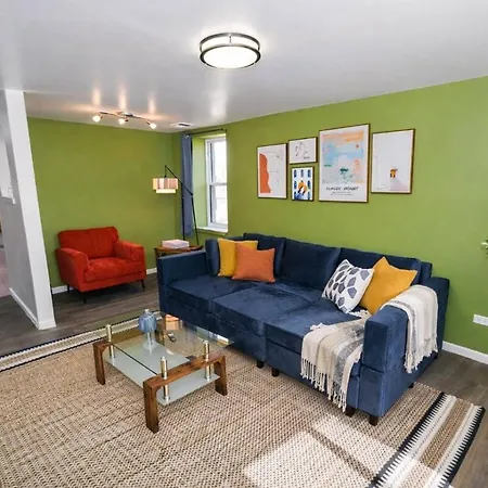 Apartment 3 King Beds Near Wicker Park