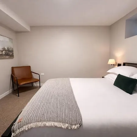 Flexhome West Town - Spacious 2br Duplex - Sleeps 8 Apartment Chicago