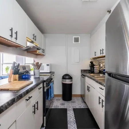 Apartment Sleep 25 - Huge Downtown Vintage Lofts, Balcony & Gym