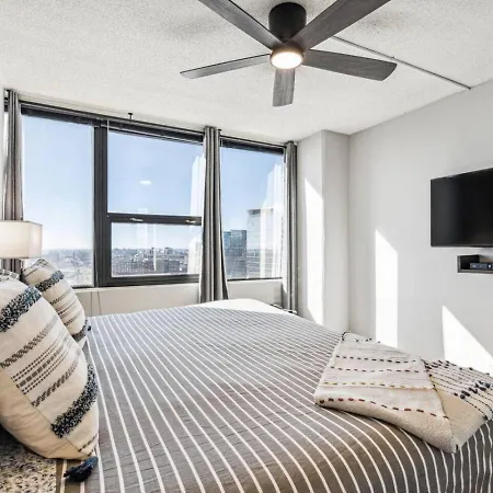 Mich Ave, Downtown, Grant Park 2bd-2ba #23 Apartment *