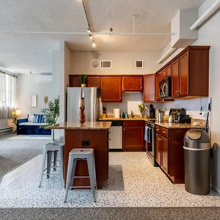 Spacious Downtwn Penthouse Vintage 3bd-gym & Balcony #2 *