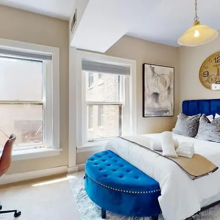 Apartment Chic River North Retreat Chicago