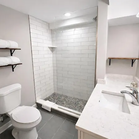 Flexhome West Town - Spacious 2br Duplex - Sleeps 8 Apartment *
