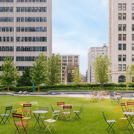 Livn West Loop Queen Superior Apartment Chicago