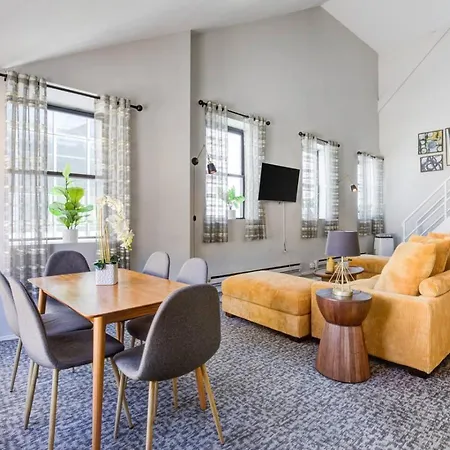 Downtown Penthouse I Vintage , Gym & Balcony #5 Apartment Chicago
