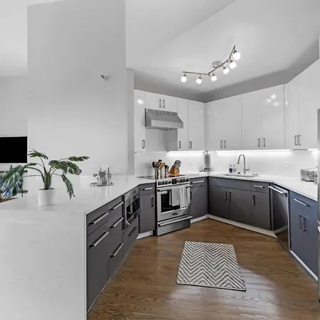 Apartment Dtown Penthouse - 4bd-4ba Parking Gym *