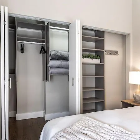 Downtown Penthouse 3bd Views Parking Gym #2 *