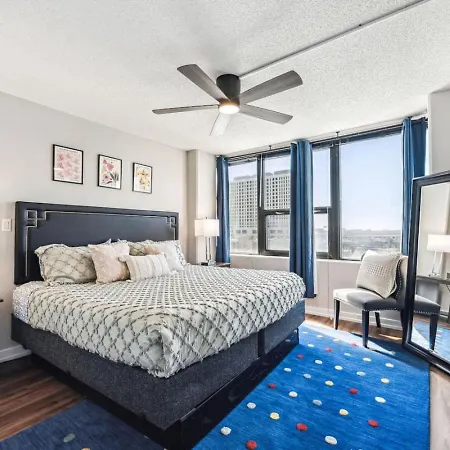 Mich Ave Downtown, Park, Museums 2bd-2ba #4 *