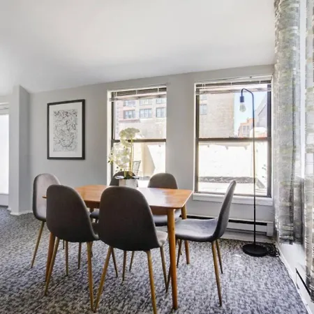 Sleep 25 - Huge Downtown Vintage Lofts, Balcony & Gym Chicago