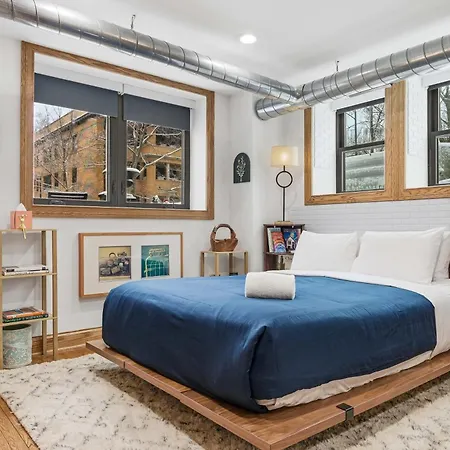 Fully Updated Jr, 1 Bed, Steps From Lincoln Park