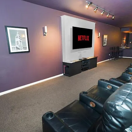 Grant Park 2br With Balcony Skyline View & Gym In Downtown Apartment