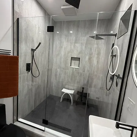 Living Like A Local In The Heart Of Bronzeville Apartment Chicago