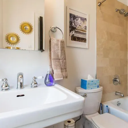 Apartment Gold Coast Mag Mile Location #2 *