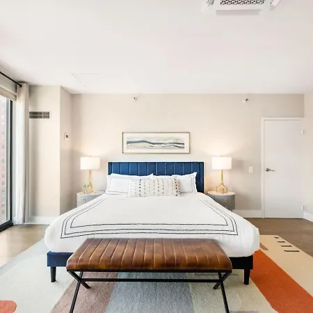 Downtown Penthouse Views Gym, Parking #1 Chicago