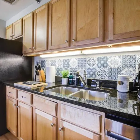 Apartment Sleep 25 - Huge Downtown Vintage Lofts, Balcony & Gym *