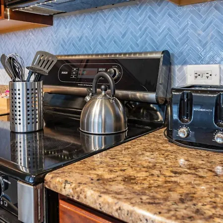 Spacious Downtwn Penthouse Vintage 3bd-gym & Balcony #2