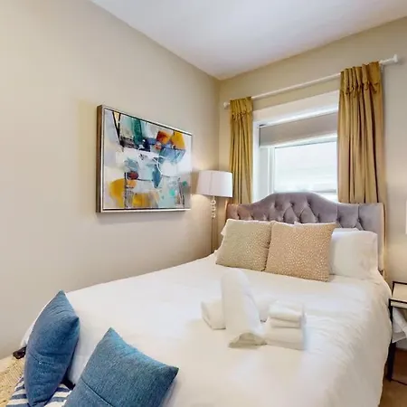 Chic River North Retreat Apartment