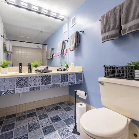 Apartment Sleep 14 Downtown, Vintage 5bd-2ba Gym & Patio
