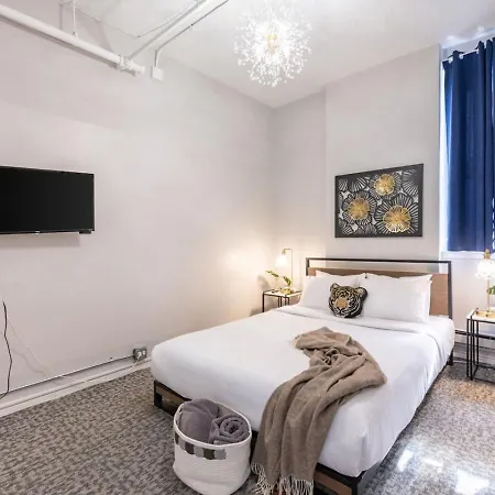 Downtown Penthouse, Vintage 2bd Gym #1 *
