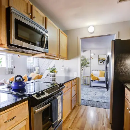 Sleep 25 - Huge Downtown Vintage Lofts, Balcony & Gym Chicago
