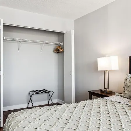 Mich Ave Downtown, Park, Museums 2bd-2ba #4
