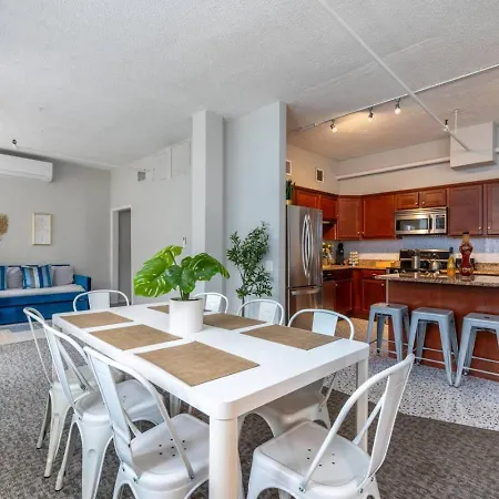 Apartment Spacious Downtwn Penthouse Vintage 3bd-gym & Balcony #2 *