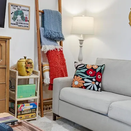 Apartment Fully Updated Jr, 1 Bed, Steps From Lincoln Park *