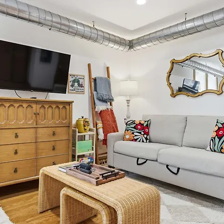 Fully Updated Jr, 1 Bed, Steps From Lincoln Park Chicago