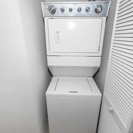 Grant Park 2br With Balcony Skyline View & Gym In Downtown Chicago