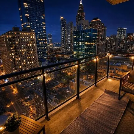 21st Floor Skyline 2br Near Grant Park & Field Museum Apartment