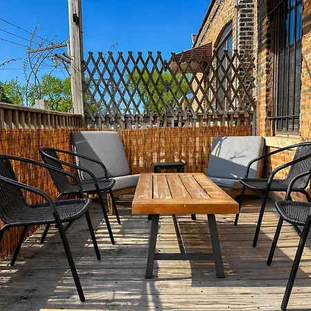Apartment Flexhome Ukrainian Village 2br - Private Balcony & Walkable Location *