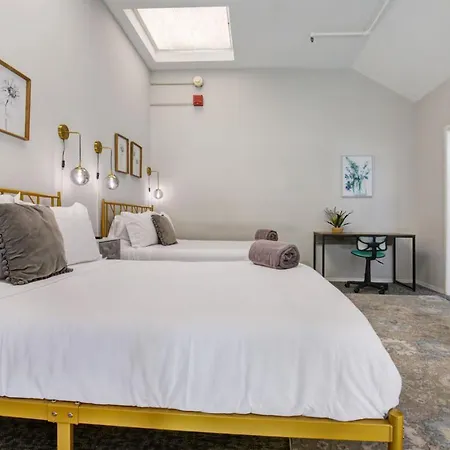 Apartment Sleep 25 - Huge Downtown Vintage Lofts, Balcony & Gym *