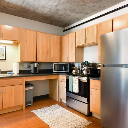 Downtown 9bd - Sleep 18 - Apartment *