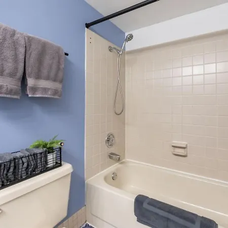 Apartment Downtown Penthouse, Vintage 2bd Gym #1 *