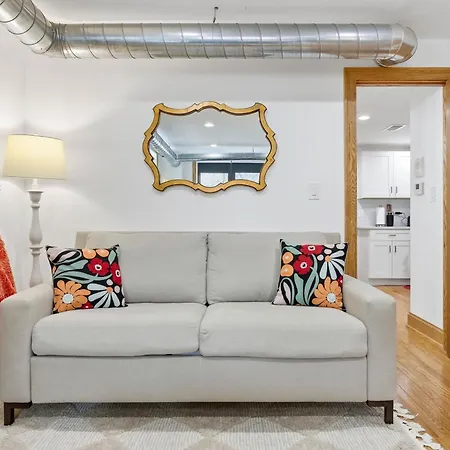 Apartment Fully Updated Jr, 1 Bed, Steps From Lincoln Park *