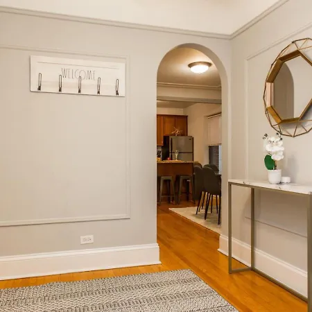 Gold Coast Mag Mile Location #1 Apartment *