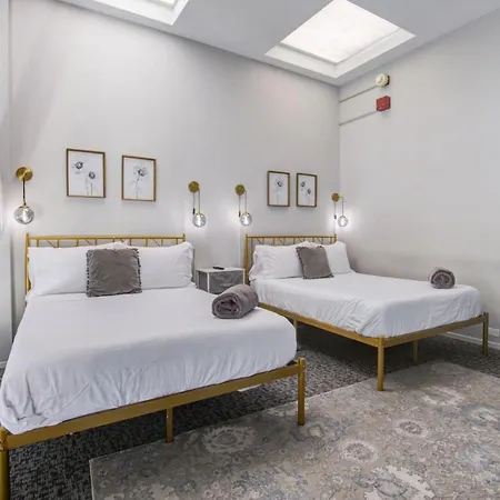 Sleep 25 - Huge Downtown Vintage Lofts, Balcony & Gym Apartment Chicago