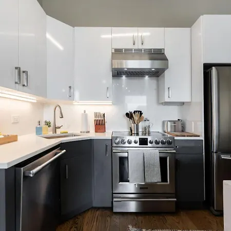 Apartment Downtown Penthouse 3bd Views Parking Gym #2 *