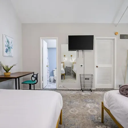 Sleep 25 - Huge Downtown Vintage Lofts, Balcony & Gym Apartment Chicago