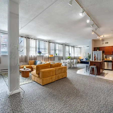 Apartment Sleep 14 Downtown, Vintage 5bd-2ba Gym & Patio